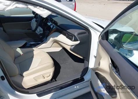 2020 Toyota Camry Xle Hybrid z USA, uszkodzony, nr VIN 4T1F31AK2LU539249